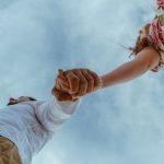 Ne romantika a vášeň: psychologové odhalili, co skutečně posiluje páry