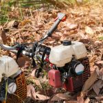 Zda vypustit benzín ze sekačky na zimu: odborníci poskytli jednoznačnou